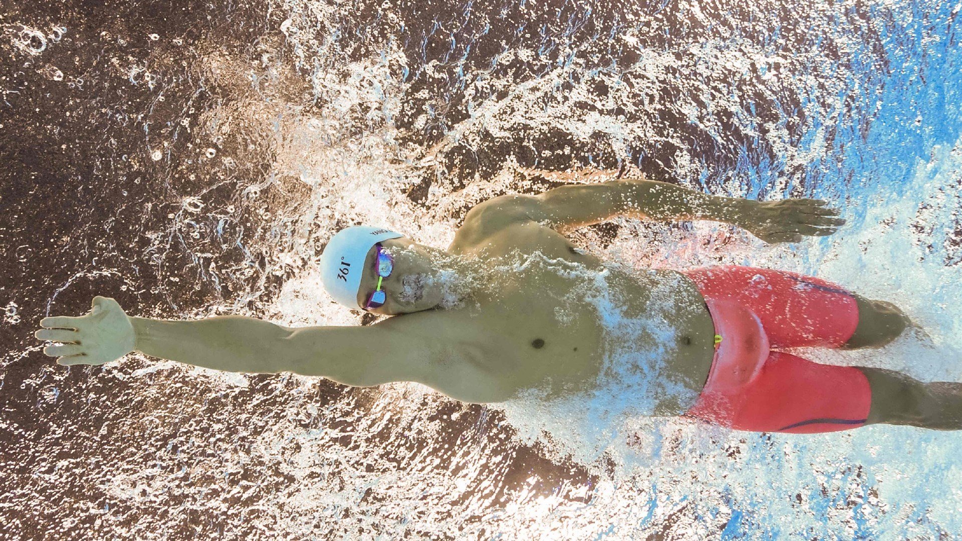 开云全站下载-巴西骑手安娜·卡塔琳娜在巴黎奥运会障碍赛中获得铜牌，展现坚韧精神。