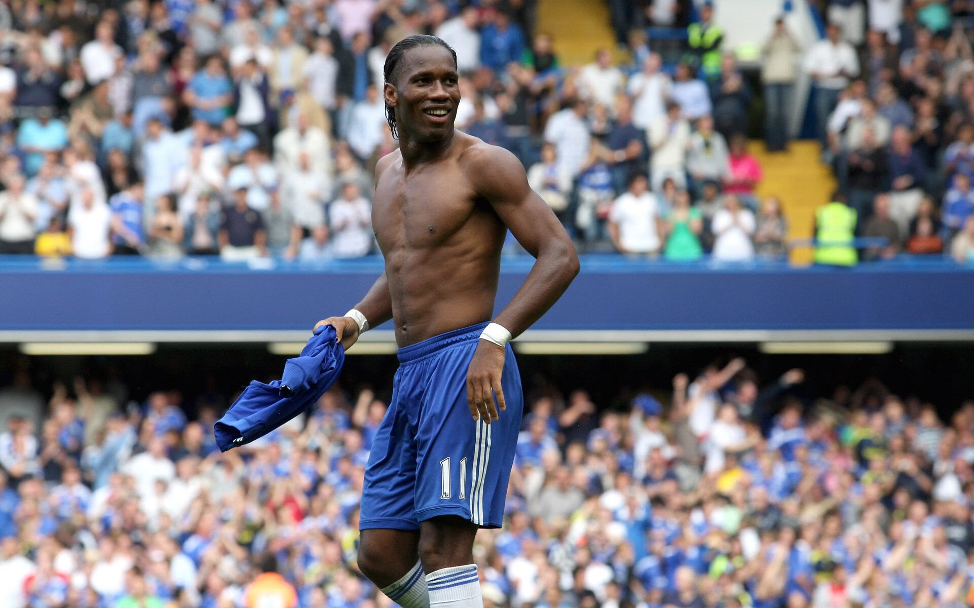 摩洛哥骑手吉塔·日特科维奇荣获2024年最佳障碍赛骑手奖，表彰其卓越表现。